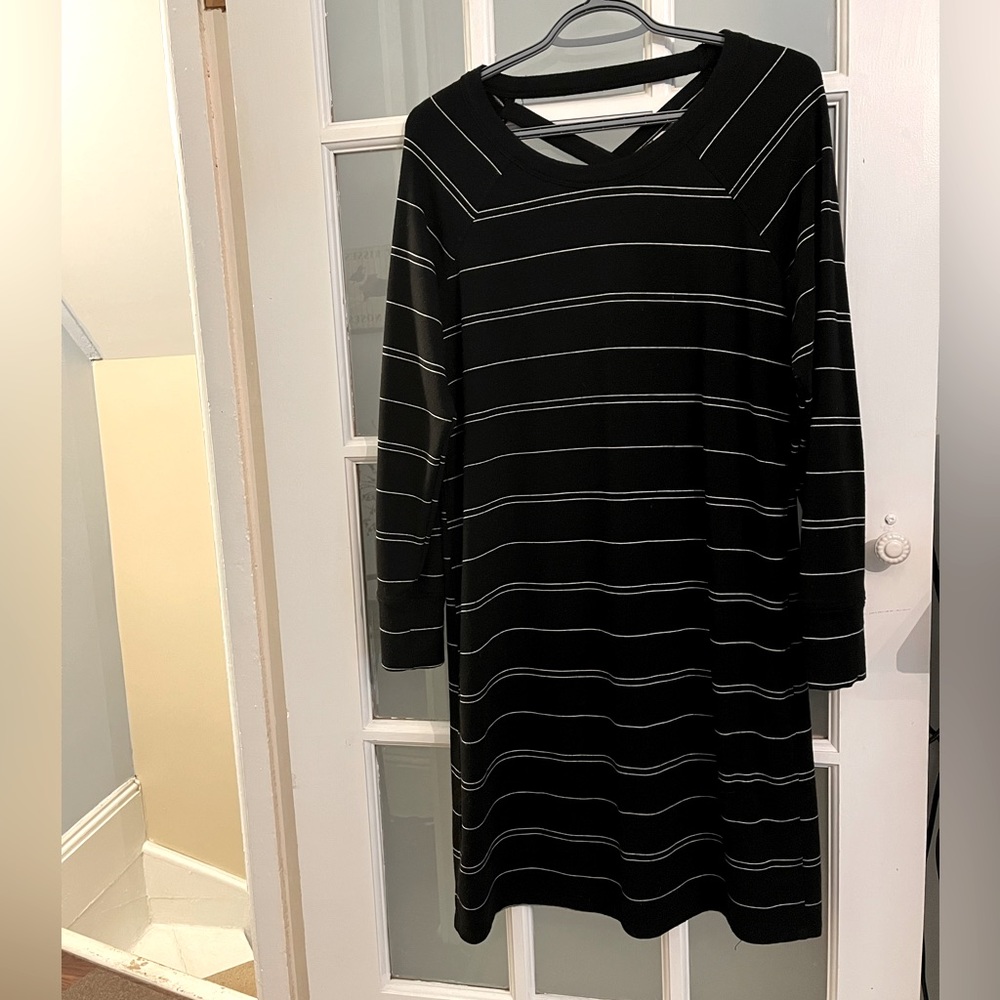 Maurice’s lightweight sweater dress with criss cross back women’s Med